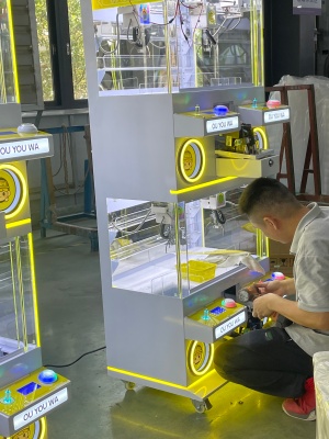 Custom 4-Player Boutique Claw Machines | Export & OEM