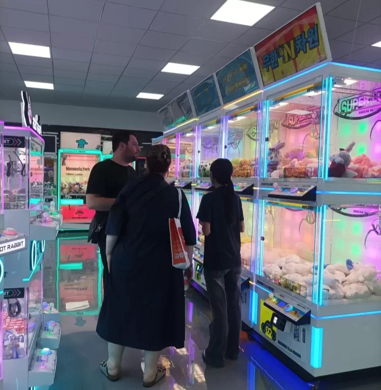 Georgia Client Visits Our Panyu Factory to Test Claw Machines On Site